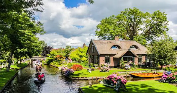 خيتهورن قرية فائقة الجمال في هولندا