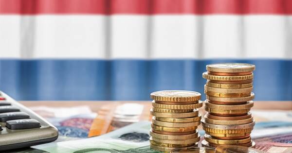 علم هولندا و أموال