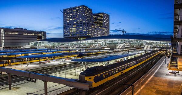 محطة قطارات أوترخت المركزية هولندا