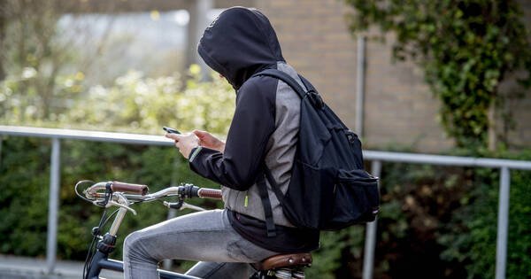 استخدام الهاتف أثناء ركوب الدراجة في هولندا