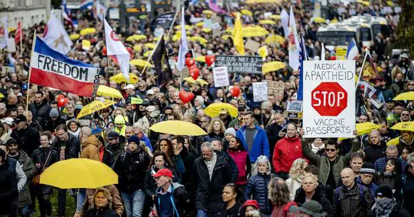 مظاهرة منددة بسياسة كورونا في هولندا - لاهاي
