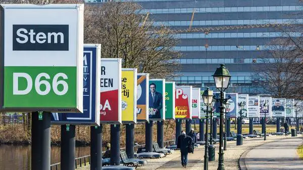 لوحات إعلانية للأحزاب الهولندية - الانتخابات الهولندية