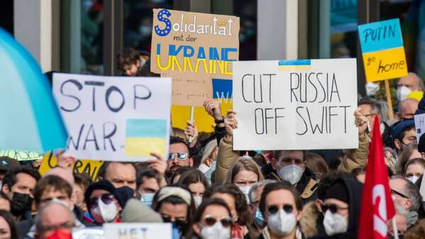 مظاهرات منددة بالغزو الروسي لأوكرانيا