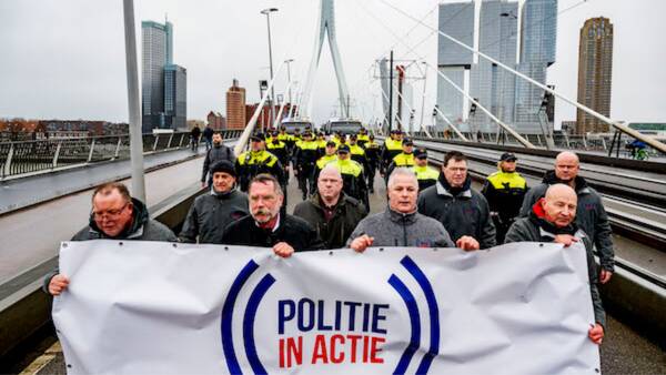 مظاهرة للشرطة روتردام هولندا