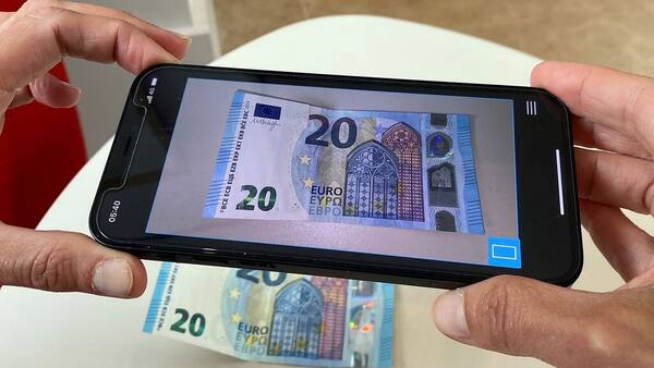تطبيق البنك المركزي الهولندي لكشف الأوراق النقدية المزيفة