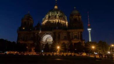 كاتدرائية برلين لم تعد مضاءة بالكامل في برلين كجزء من إجراء لتوفير الطاقة / الأربعاء 27 يوليو 2022