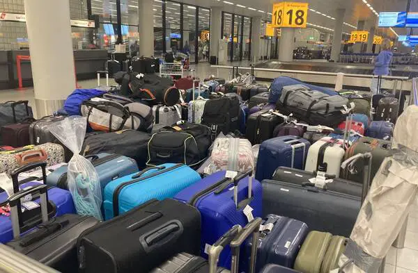 حقائب مطار سخيبول