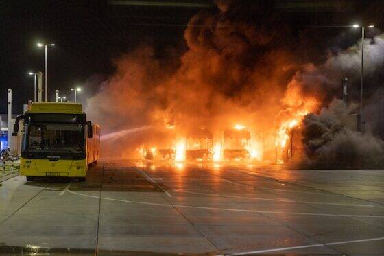 النيران تلتهم أكثر من 10 حافلات في أوترخت