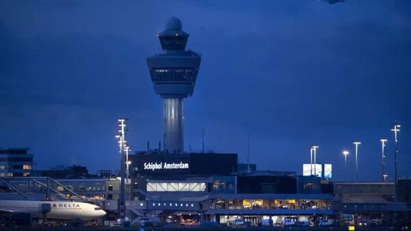 مطار سخيبول أمستردام هولندا