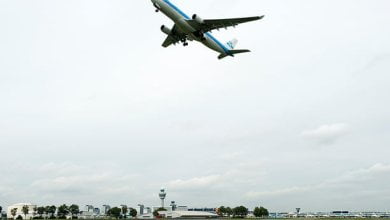 طائرة تقلع من مطار سخيبول أمستردام