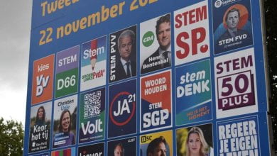 لوحة تضم أحزاب الانتخابات البرلمانية الهولندية نوفمبر 2023