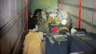 الشرطة الهولندية تضبط 47 مهاجرا مختبئين داخل شاحنة متجهة إلى بريطانيا