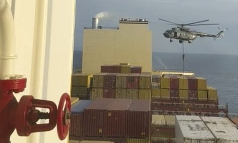 الحرس الثوري الإيراني يحتجز سفينة تجارية مرتبطة بإسرائيل
