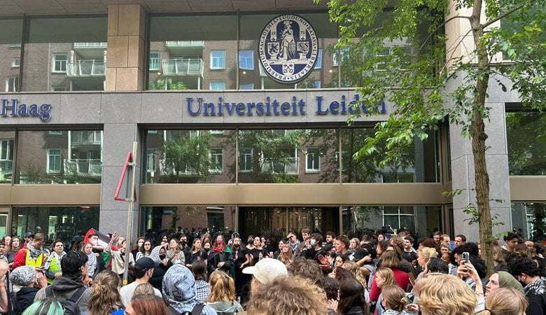 متظاهرون مؤيدون للفلسطينيين يحتلون جامعة لايدن في لاهاي