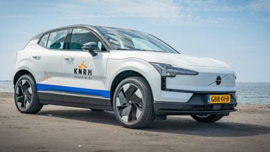 سيارة تحمل لوحات هولندية